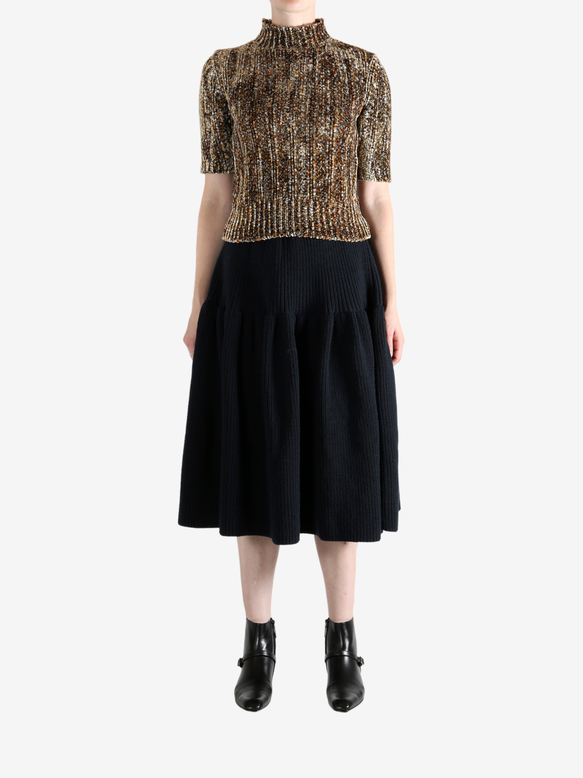 Grey knitwear, full body view