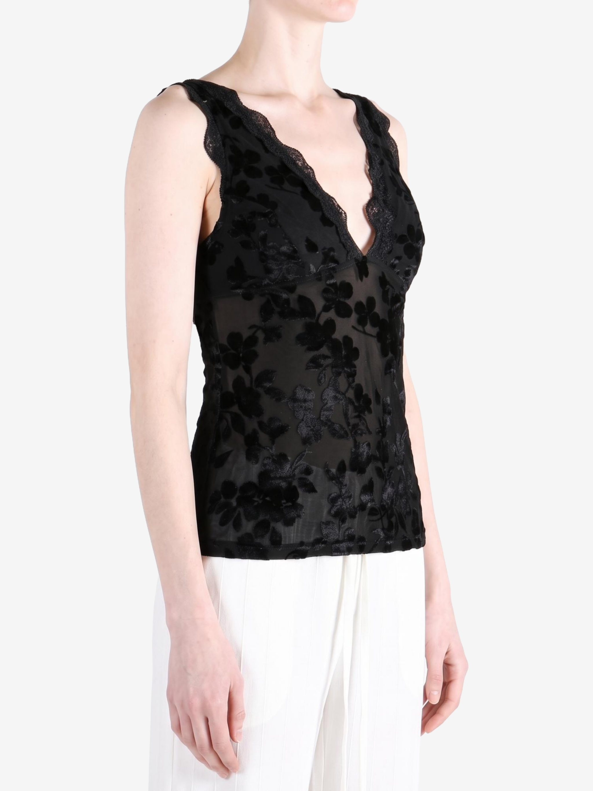 Black top worn by a person, showing the top fit