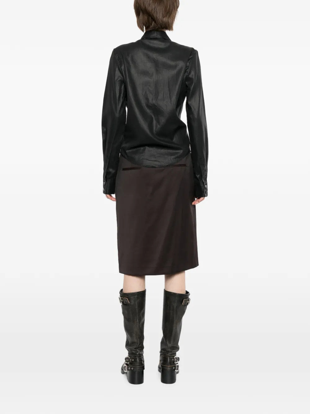 Black shirt, full body view