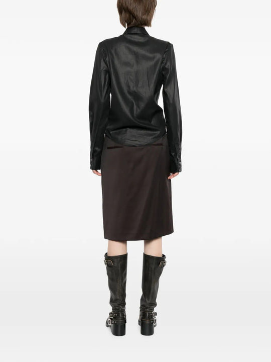 Black shirt, full body view
