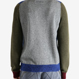 Blue sweat worn by a person, showing the sweat's fit