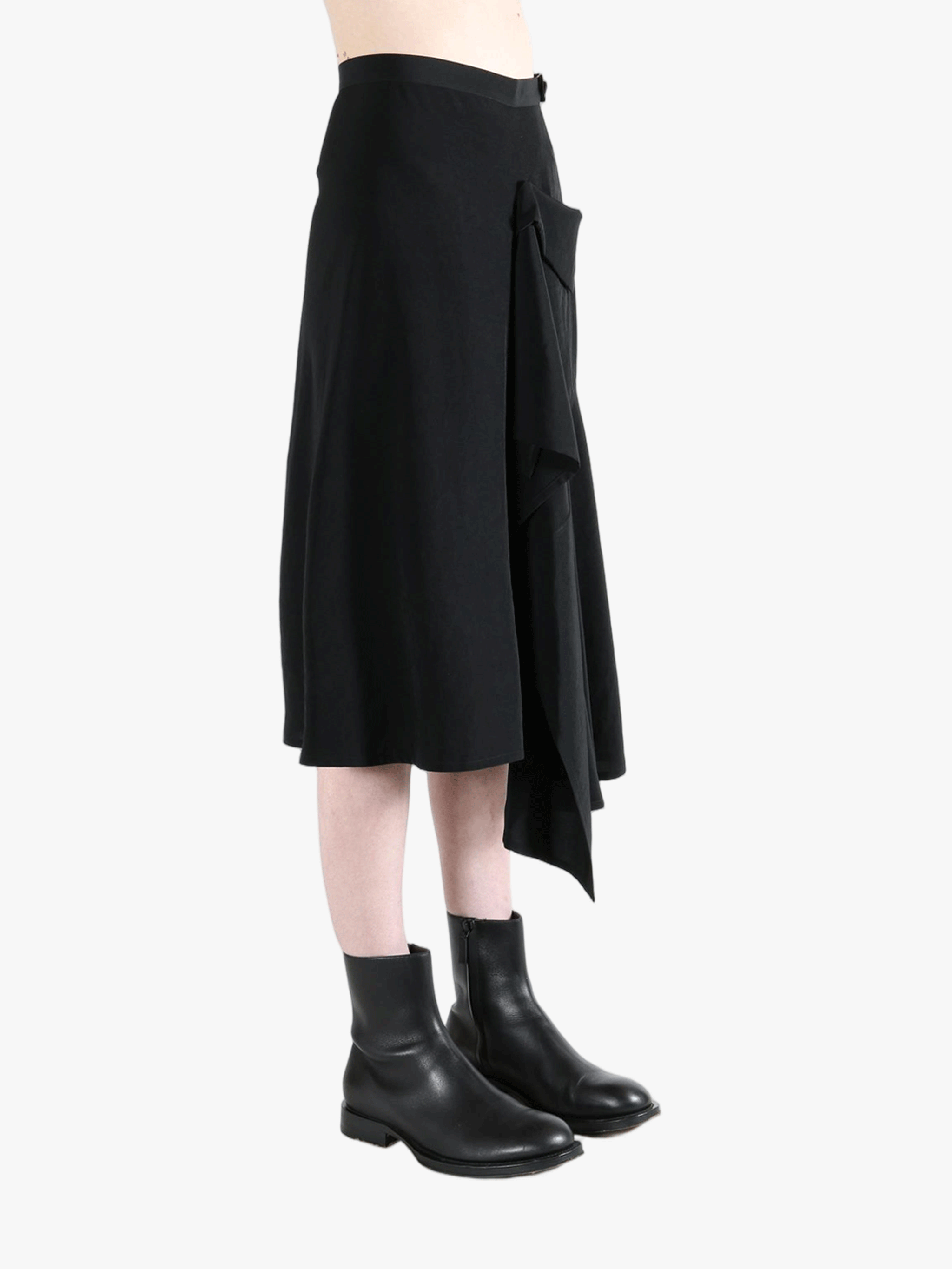 Black dress, side view