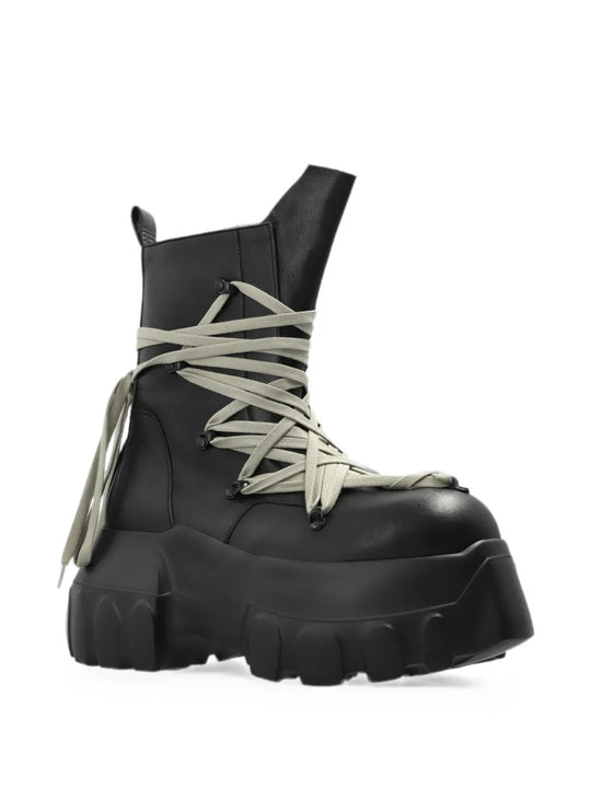 Black shoes, front view