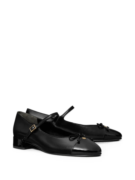 Black shoes, front view