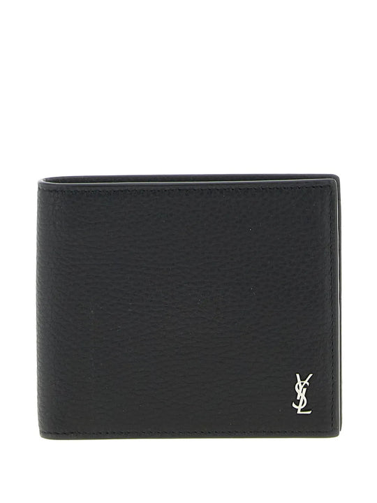 Black accessories, front view