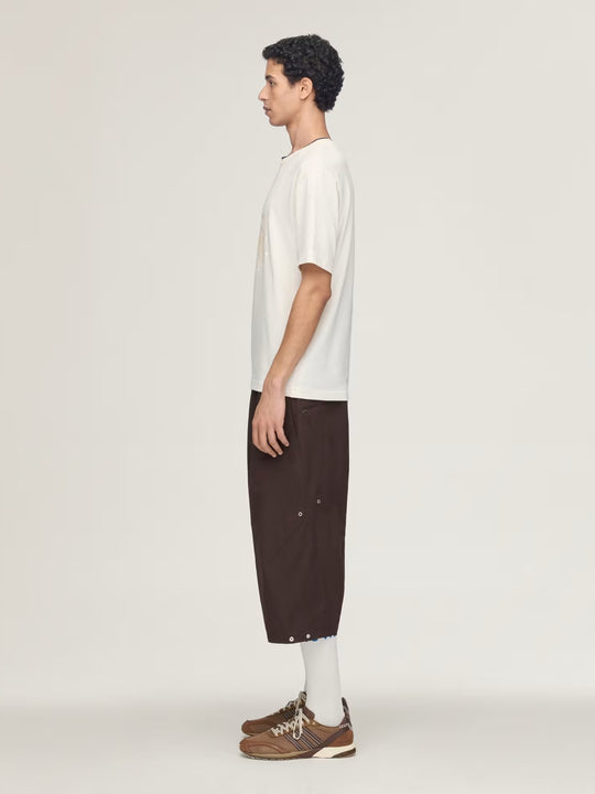 White t-shirt, full body view
