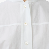 Close-up of white shirt，showing of the button details