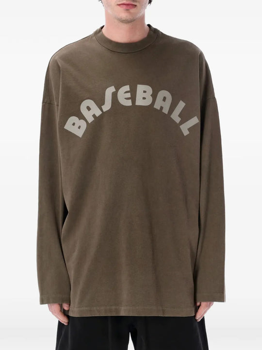 Brown t-shirt, full body view