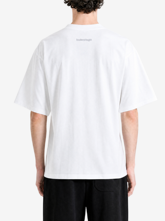 White t-shirt, full body view