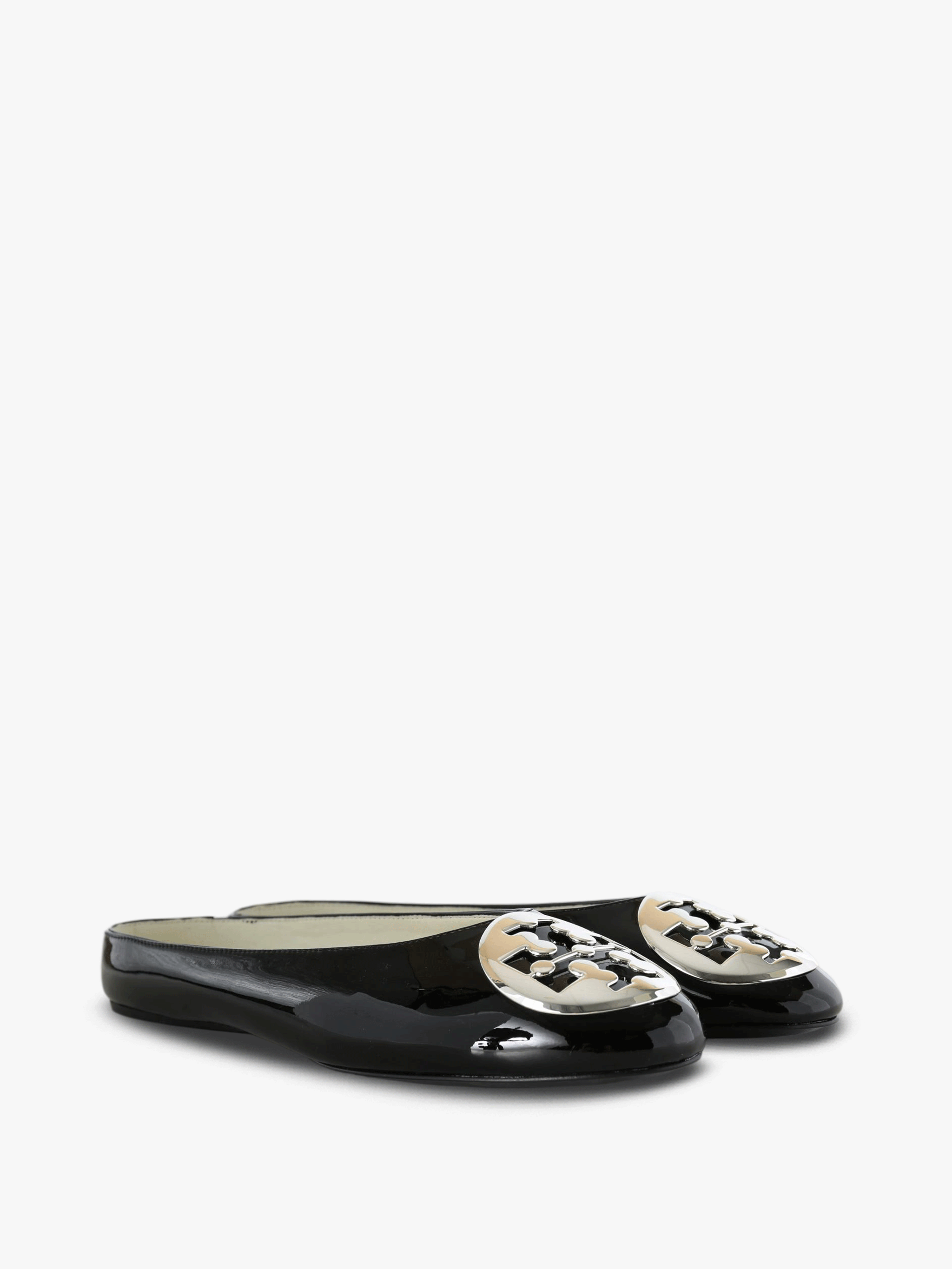 Black shoes, front view