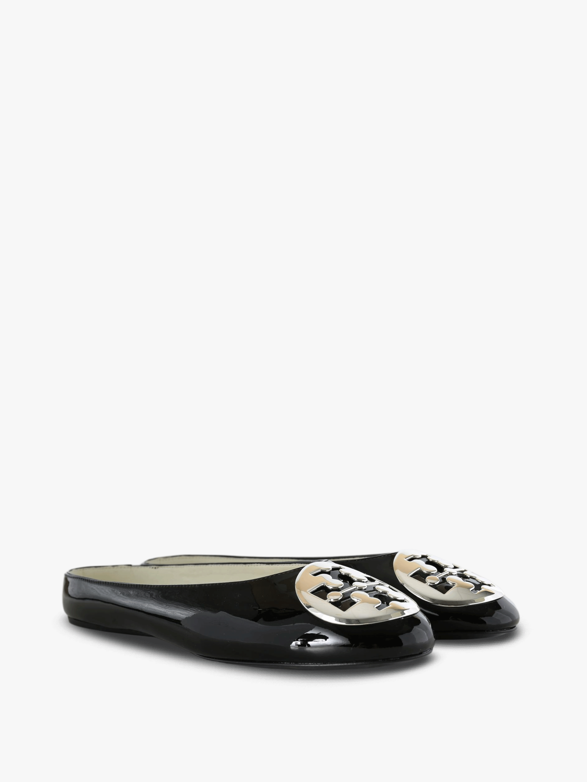 Black shoes, front view