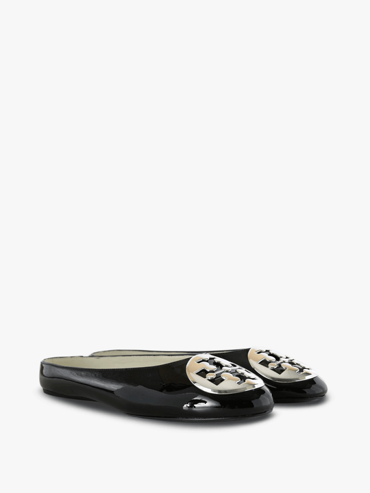Black shoes, front view