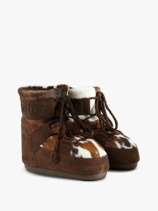 Brown boots, front view