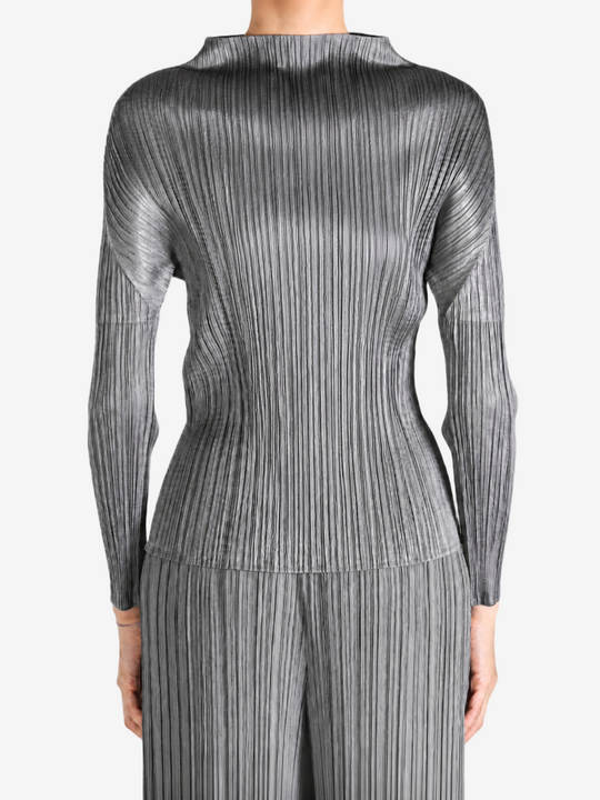 Grey shirt, full body view