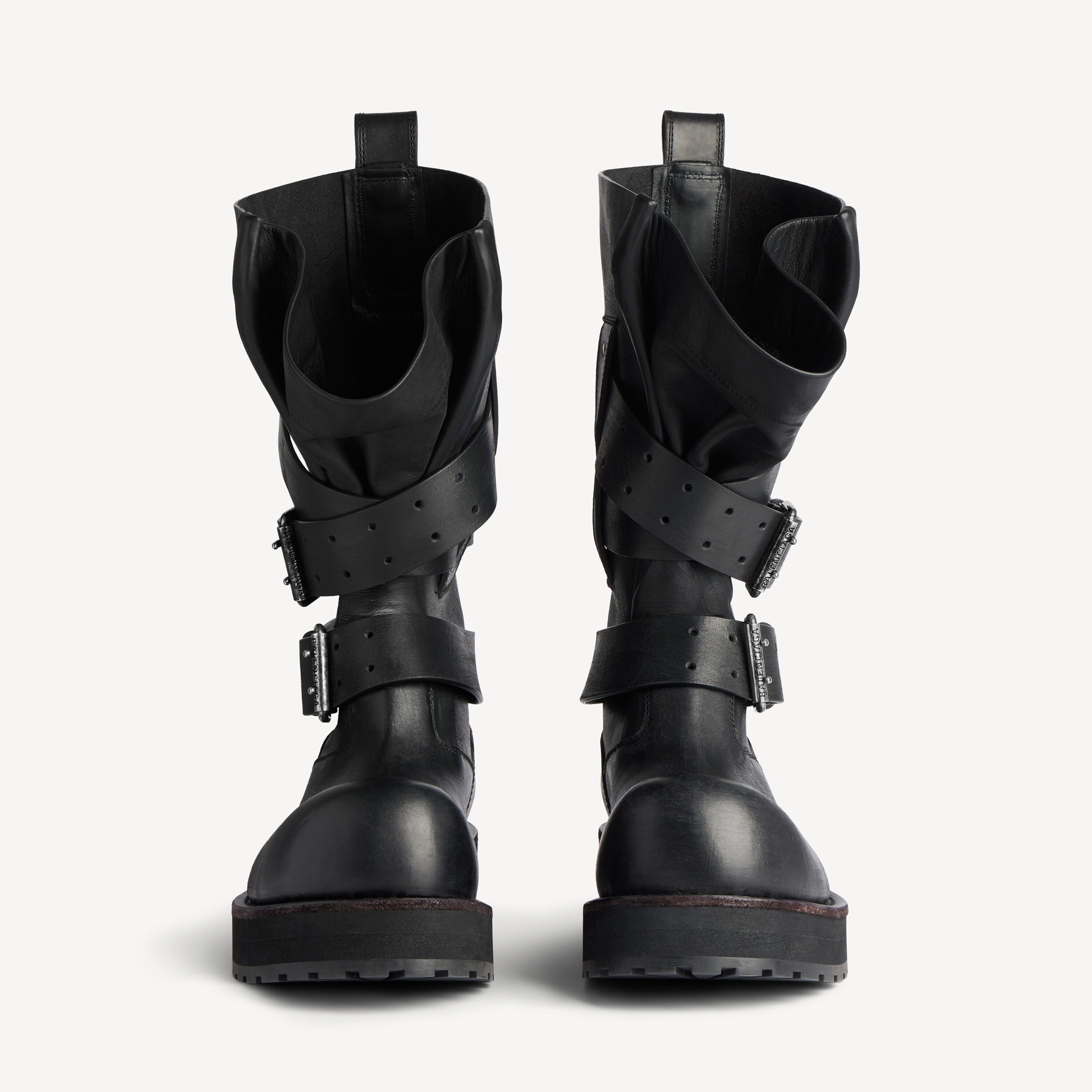 Black boot,front view