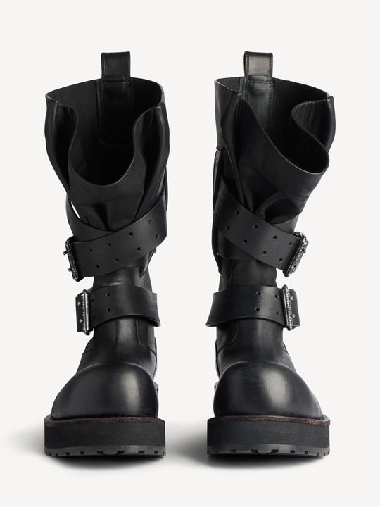 Black boot,front view