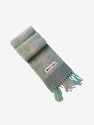 Green scarf, front view