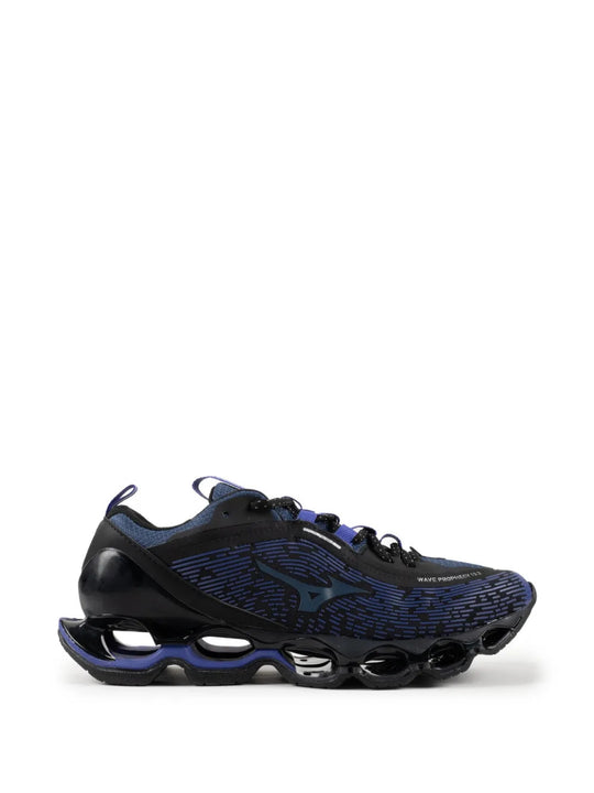 Blue shoes, front view