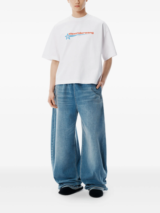 White t shirt , full body view