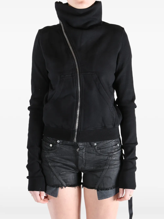 Black sweat worn by a person, showing the sweat fit