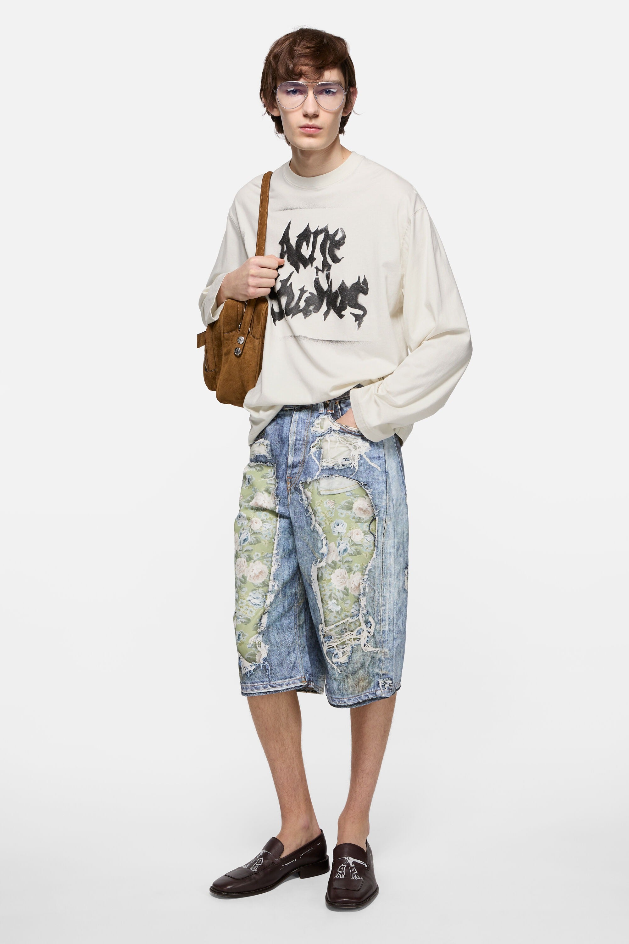 Tan t-shirt, full body view