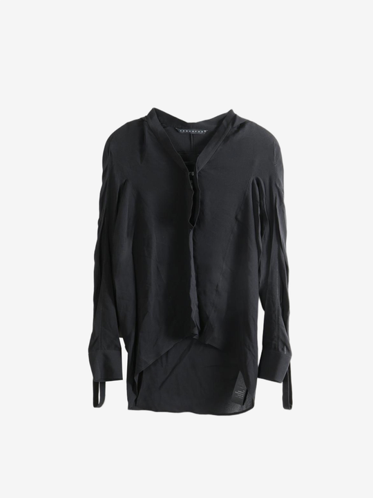 Black shirt, front view