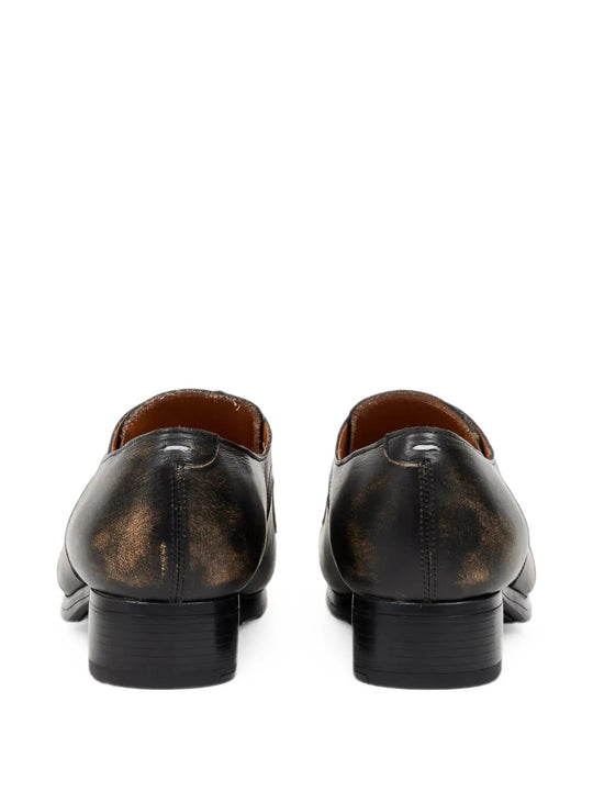 Black shoes, back view