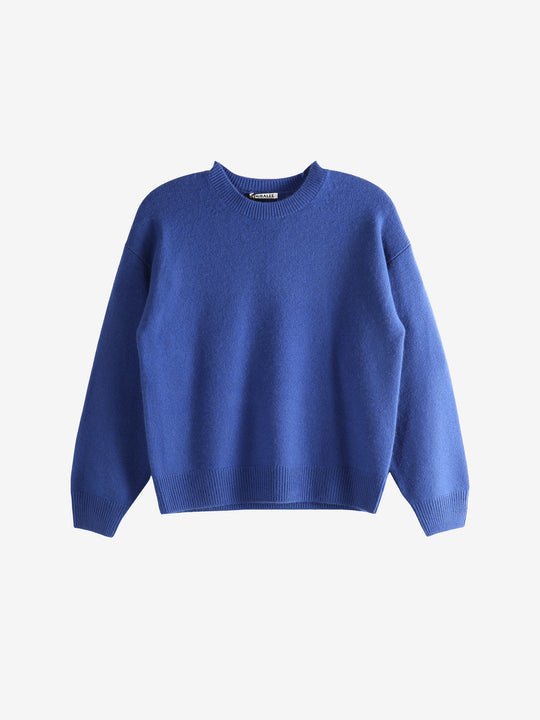 blue sweater,front view