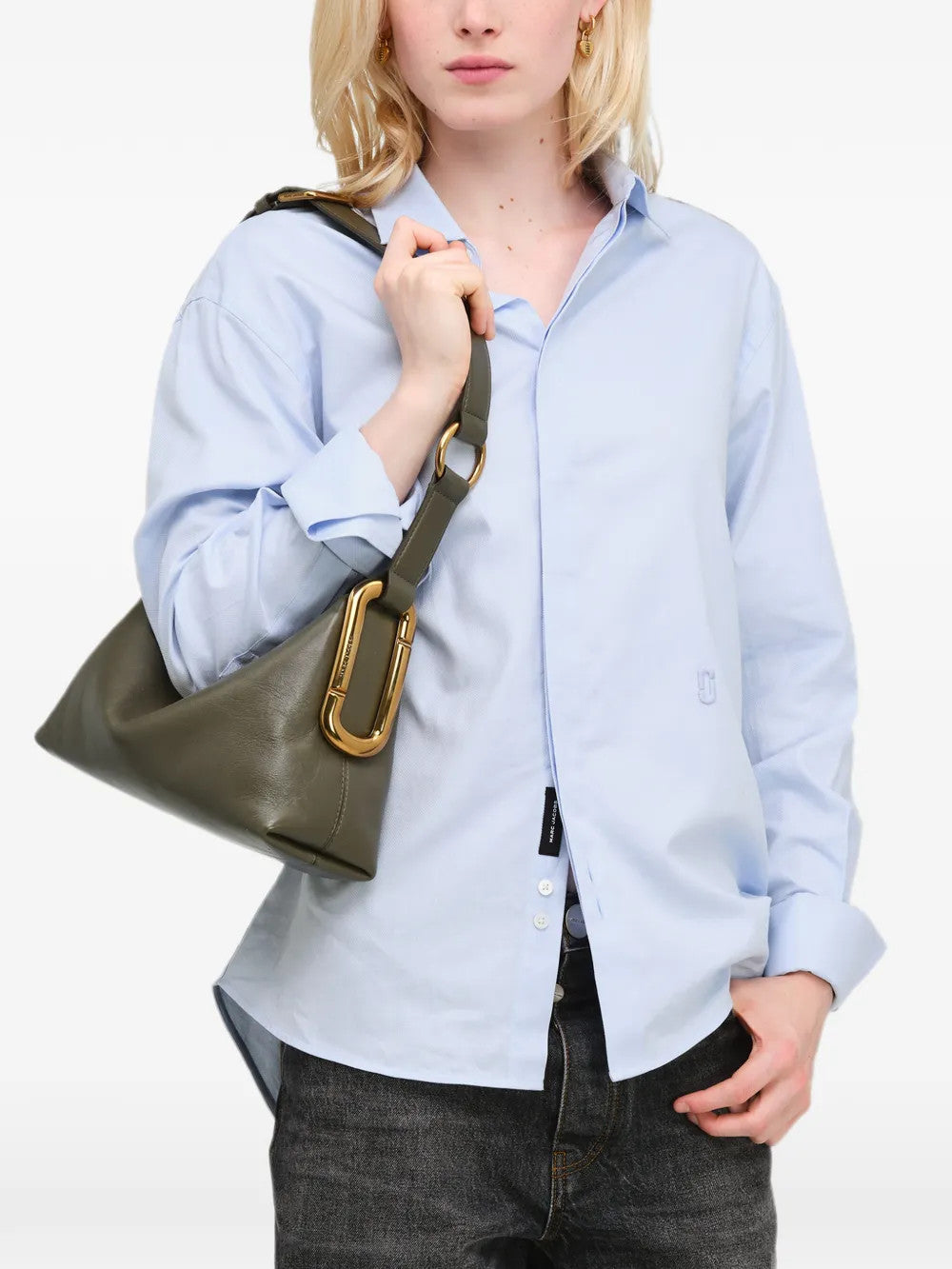 Green bag worn by a person, showing the bag fit