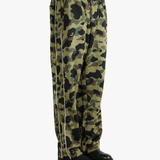 Camouflage pants worn by a person,showing the pants's fit