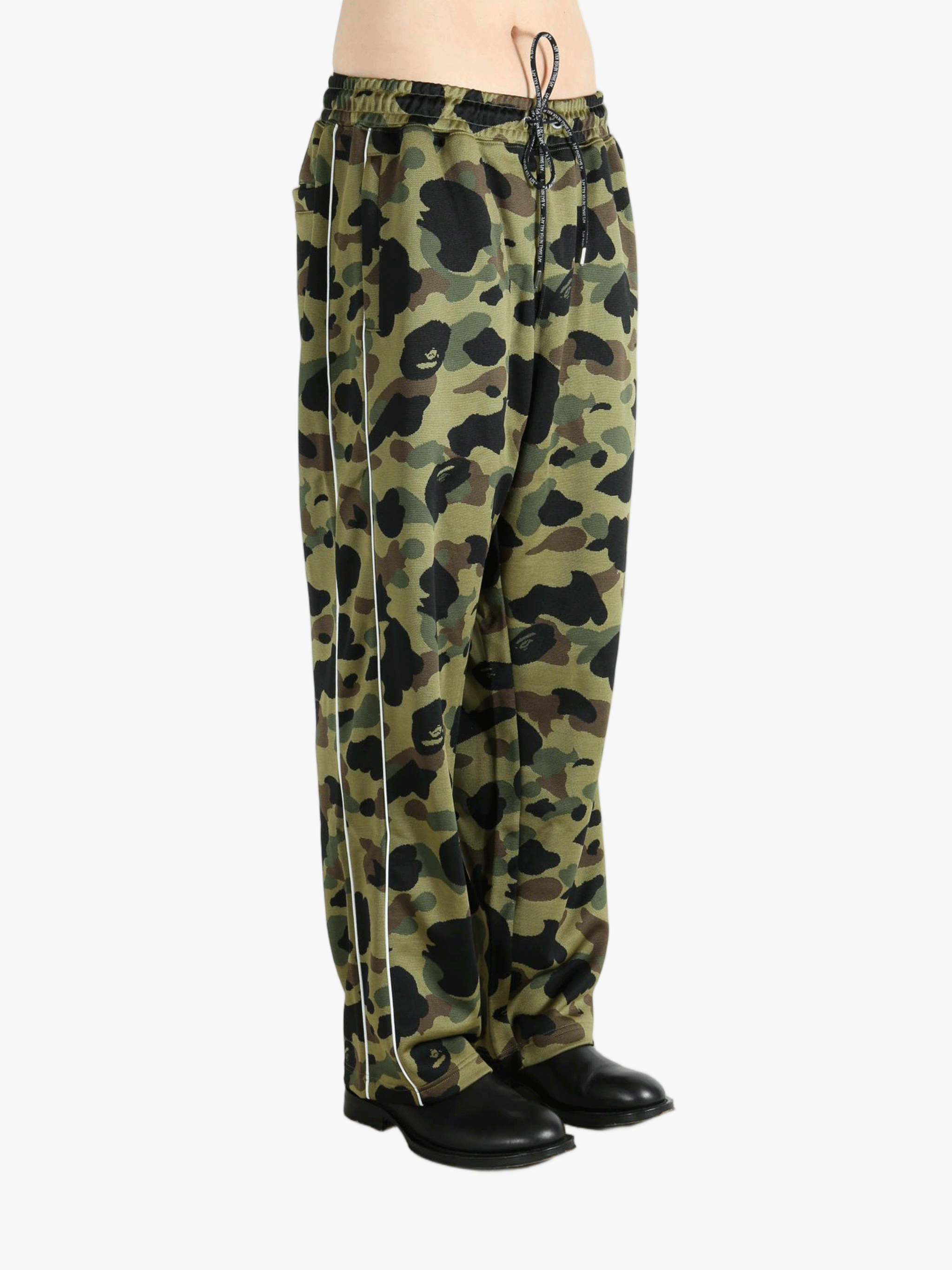 Camouflage pants worn by a person,showing the pants's fit