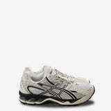 White sneakers,front view