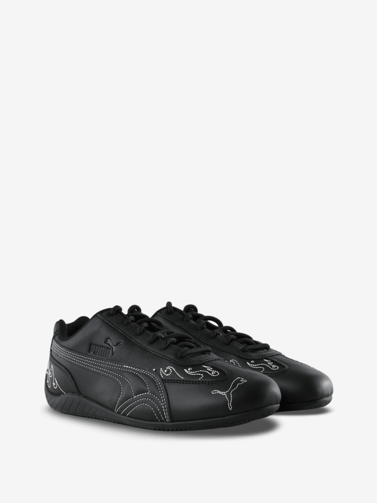 Black shoes, front view