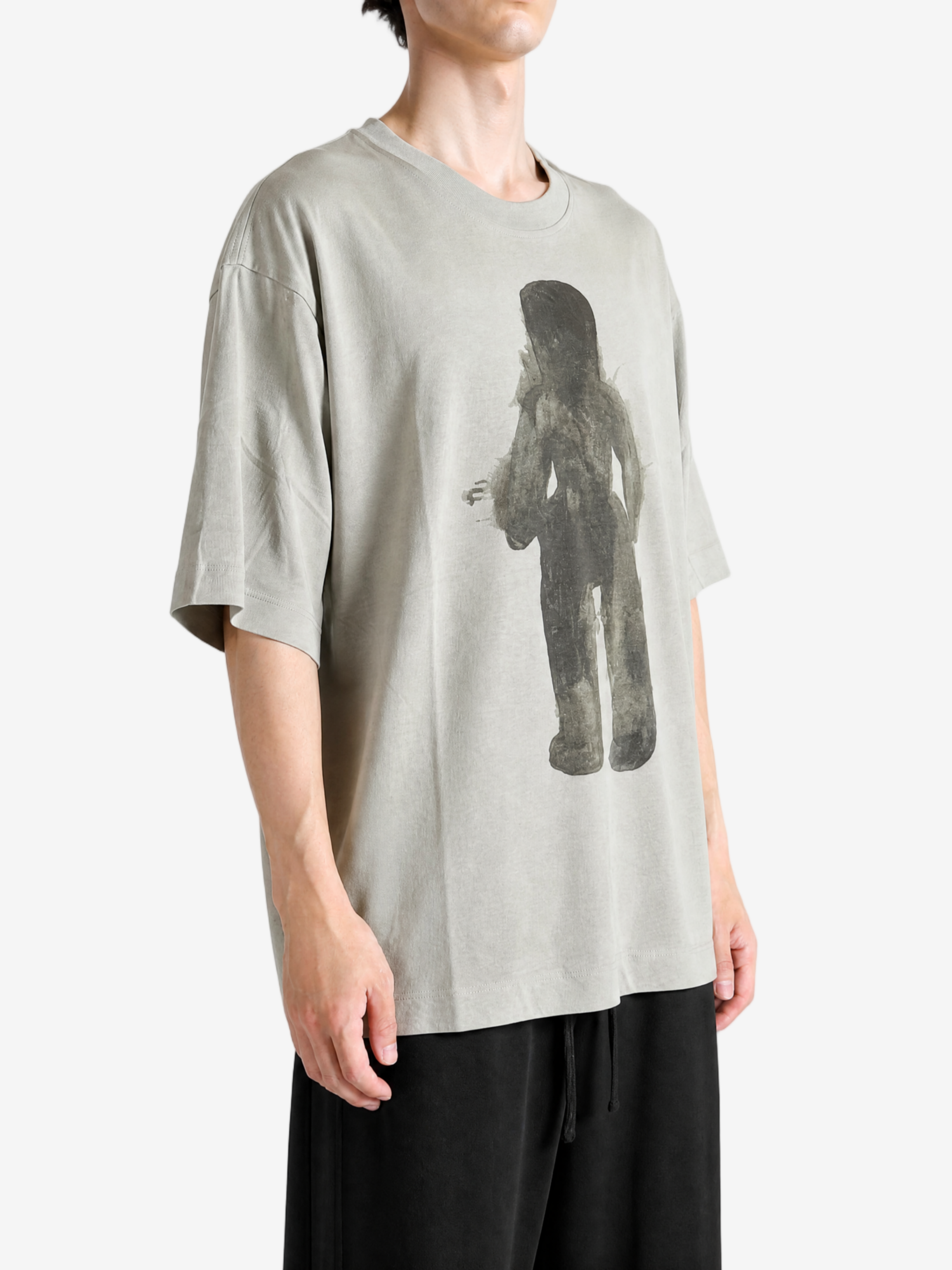 Grey t-shirt, full body view