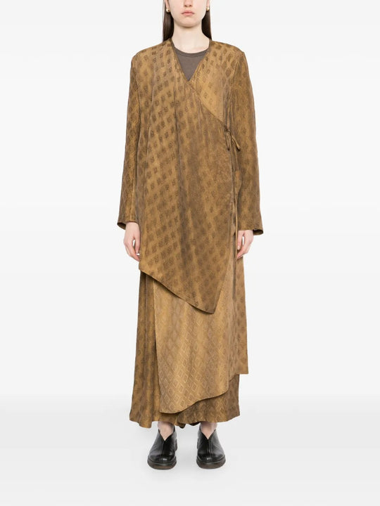 Yellow jackets, full body view