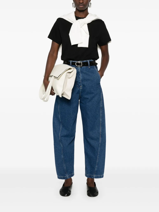 Black t-shirt,full body view