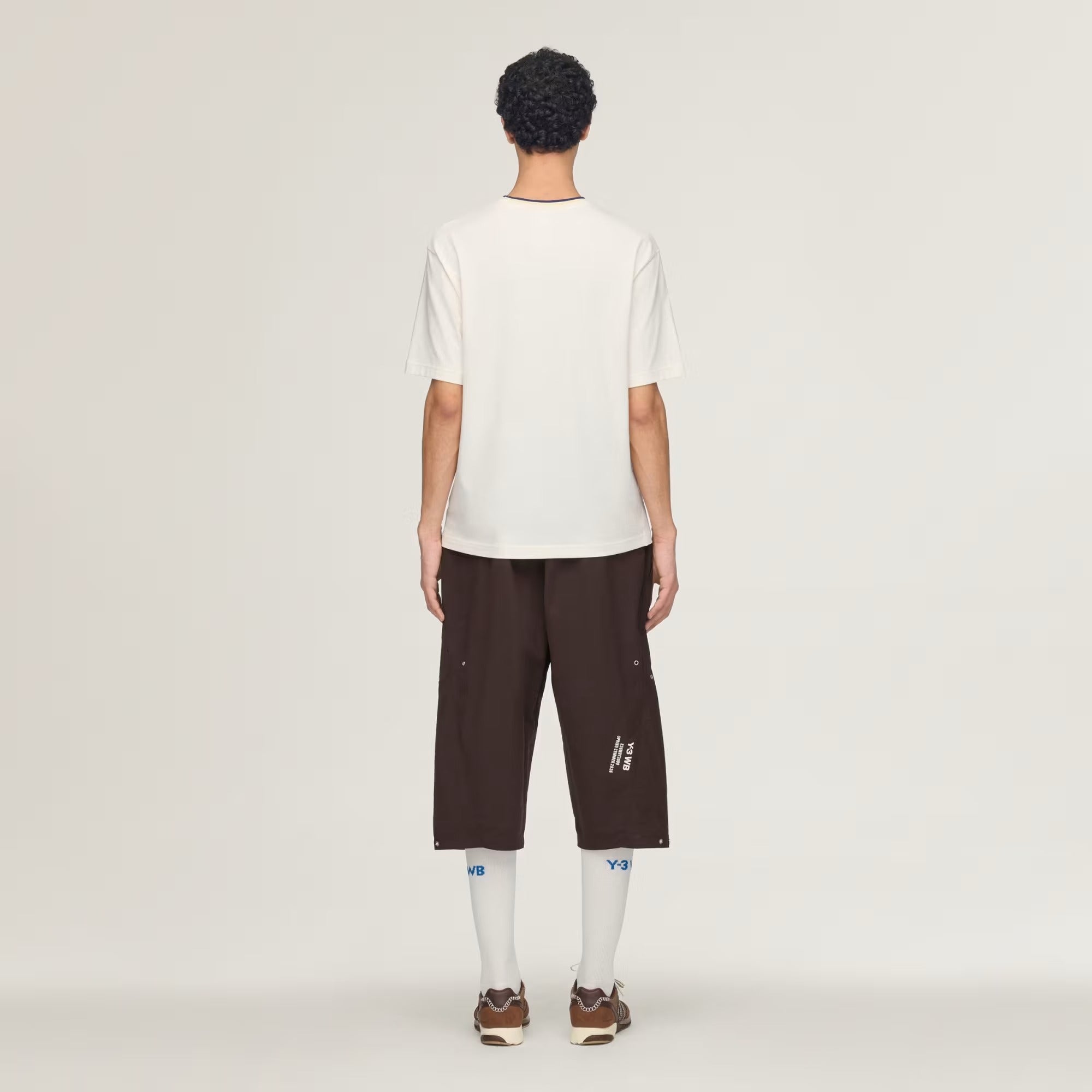 White t-shirt, full body view