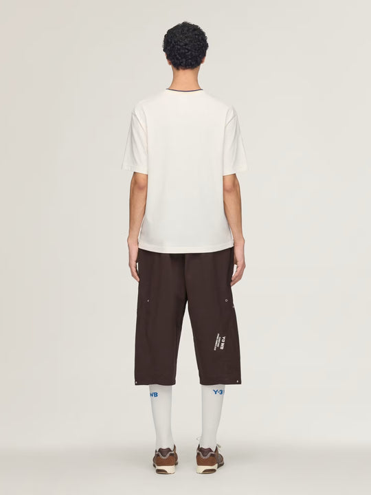 White t-shirt, full body view