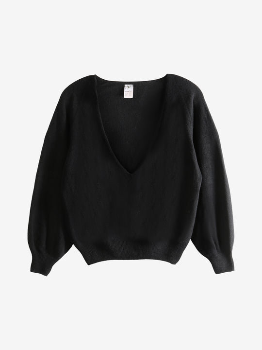 Black sweatshirt, front view