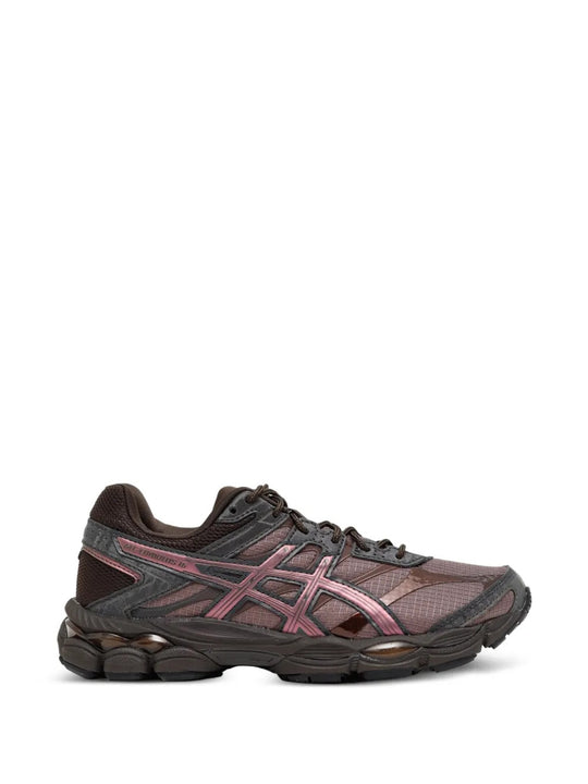 Brown shoes, front view