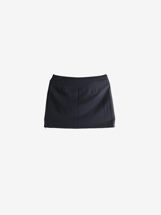 Black skirt, front view