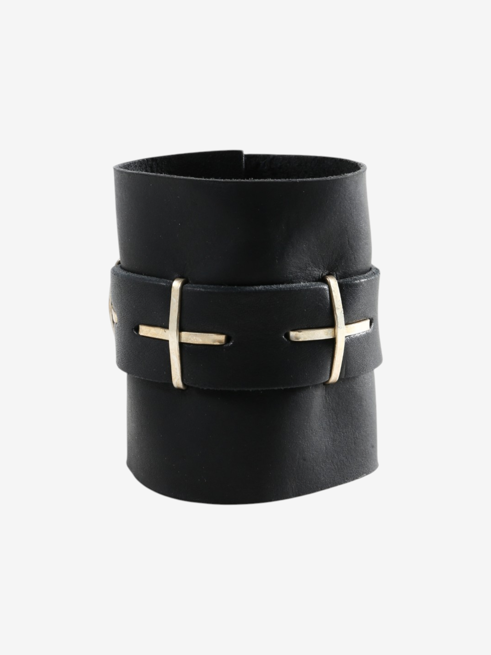 Black accessories, front view