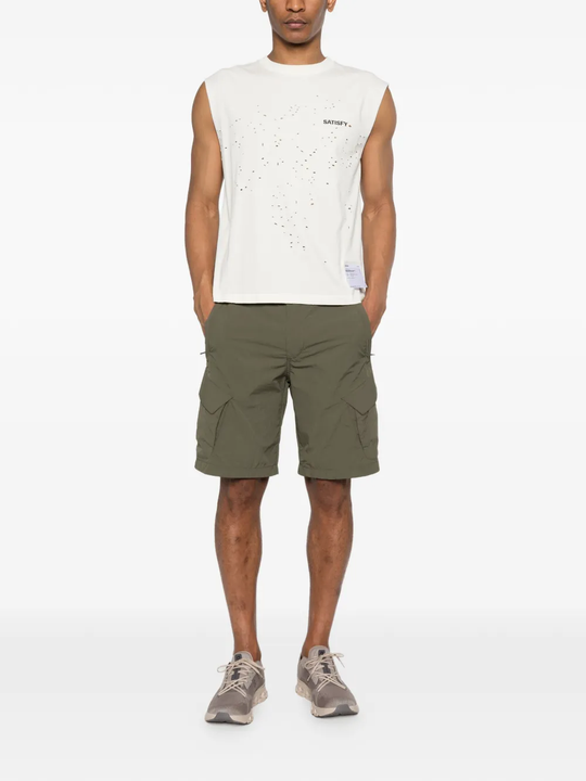 Grey t-shirt, full body view