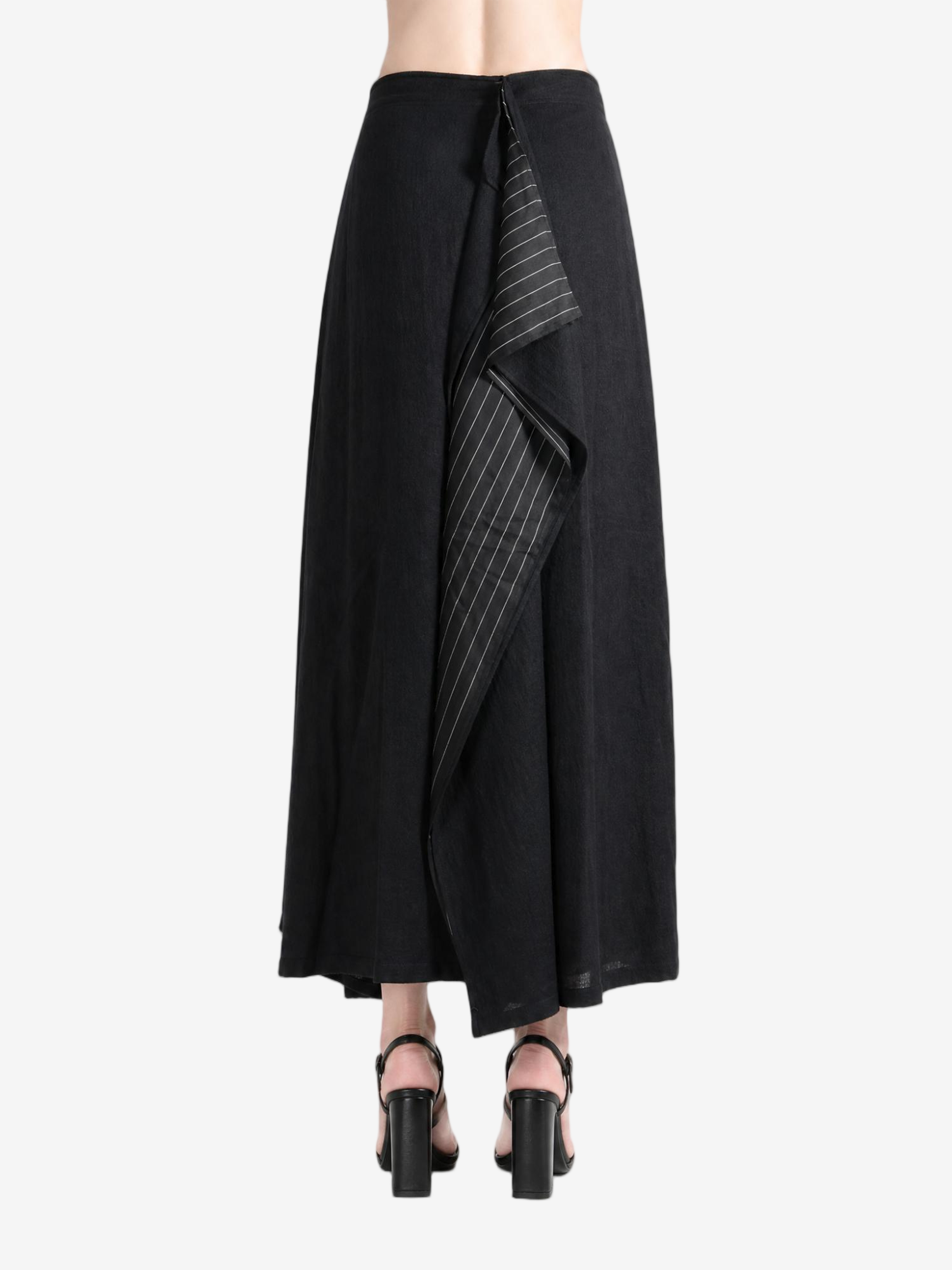 Black skirt, front view