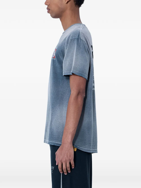 Grey t-shirt, full body view