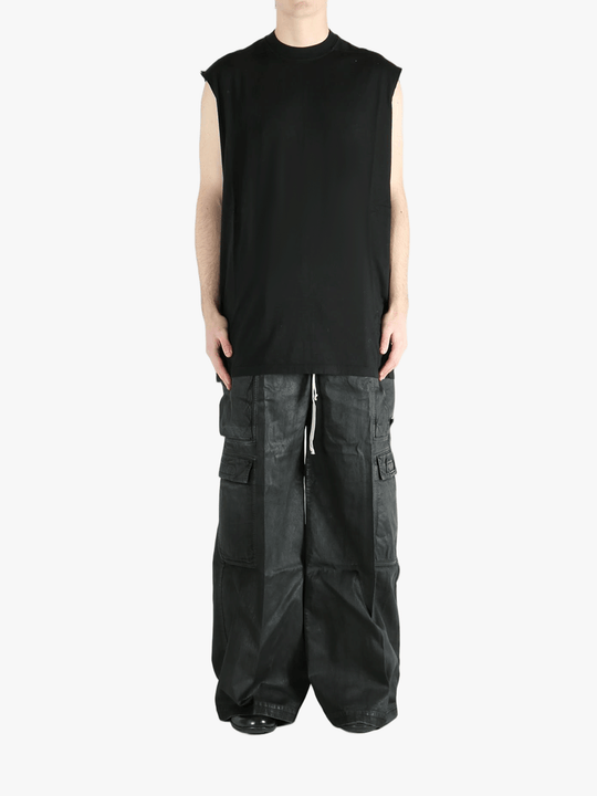 Black t-shirt, full body view