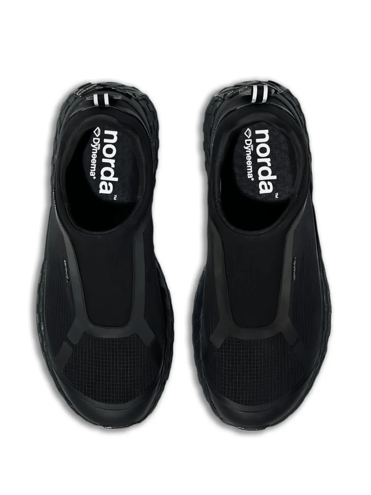 Black sneaker,front view