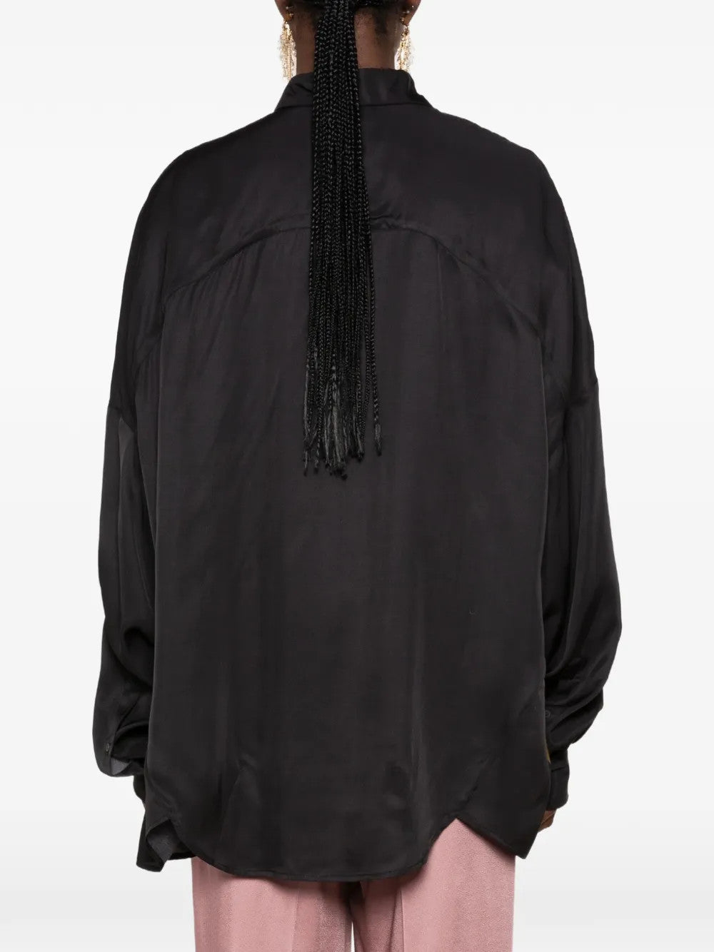 Black shirt, full body view