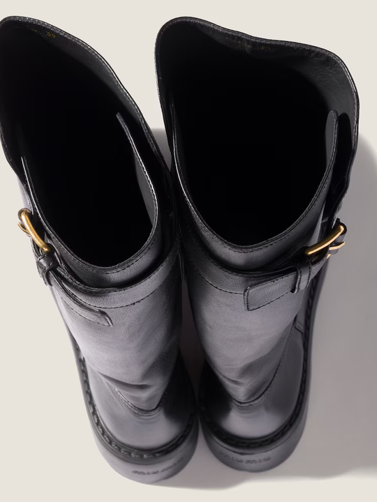 Black boots, front view