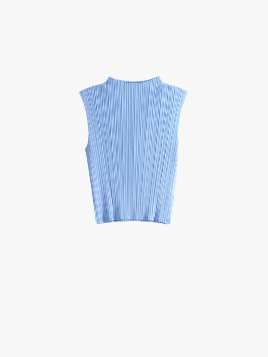 Blue shirt, front view